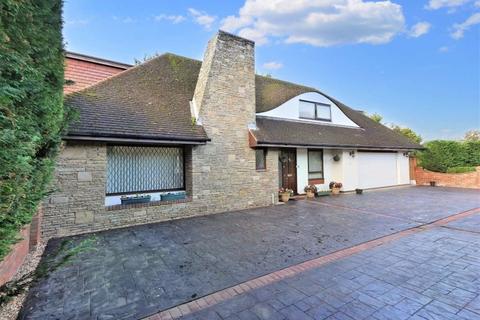 5 bedroom detached house for sale - Lauds Close, High Road