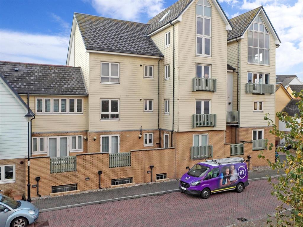Phalarope Way, St. Marys Island, Chatham, Kent 3 bed flat £350,000
