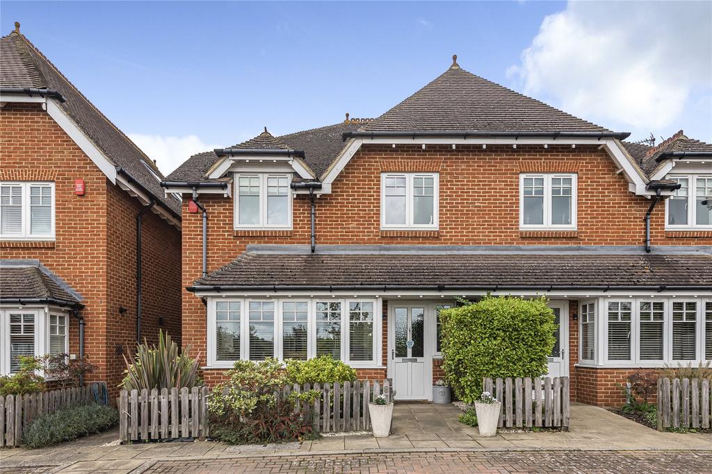 Ripley, Surrey, GU23 4 bed semidetached house for sale £857,500