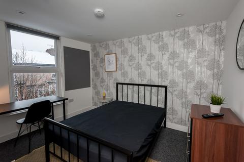 4 bedroom terraced house to rent, Davenport Avenue, Withington, Manchester