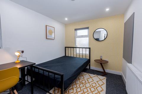 4 bedroom terraced house to rent, Davenport Avenue, Withington, Manchester