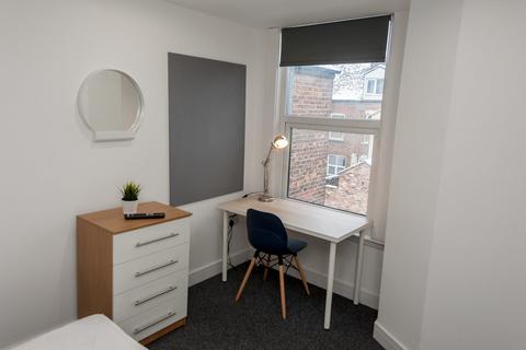 4 bedroom terraced house to rent, Davenport Avenue, Withington, Manchester
