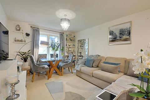 2 bedroom apartment for sale - Henmarsh Court, Balls Park SG13