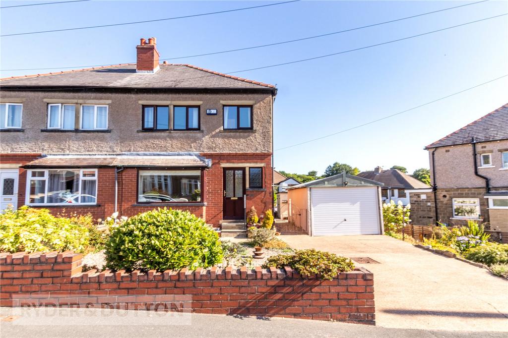 Benomley Drive, Almondbury, Huddersfield, West Yorkshire, HD5 3 bed