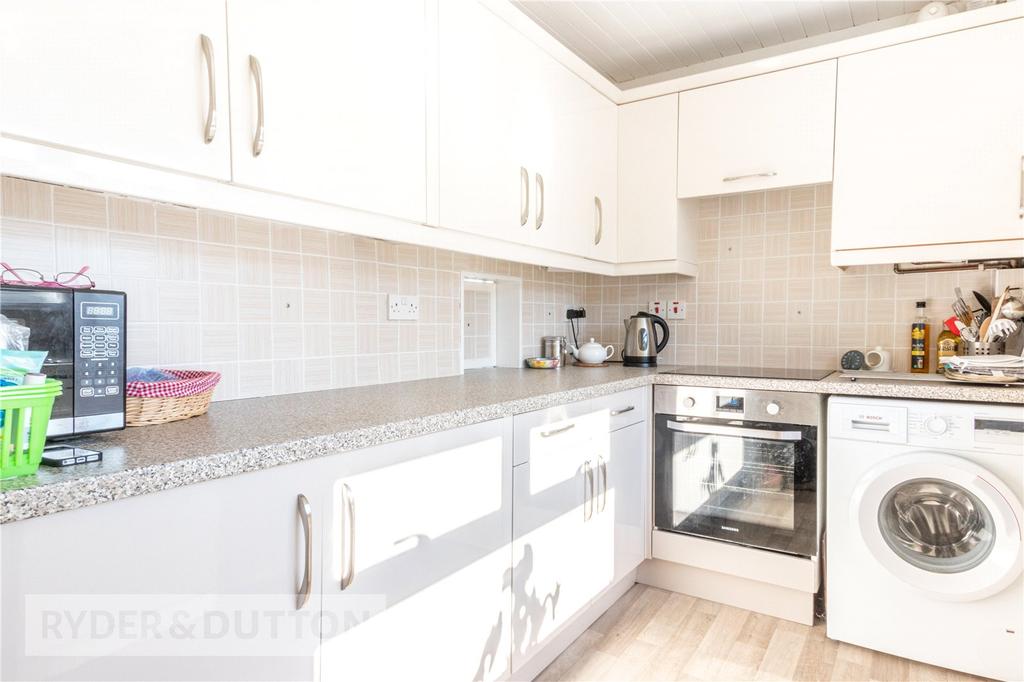 Benomley Drive, Almondbury, Huddersfield, West Yorkshire, HD5 3 bed