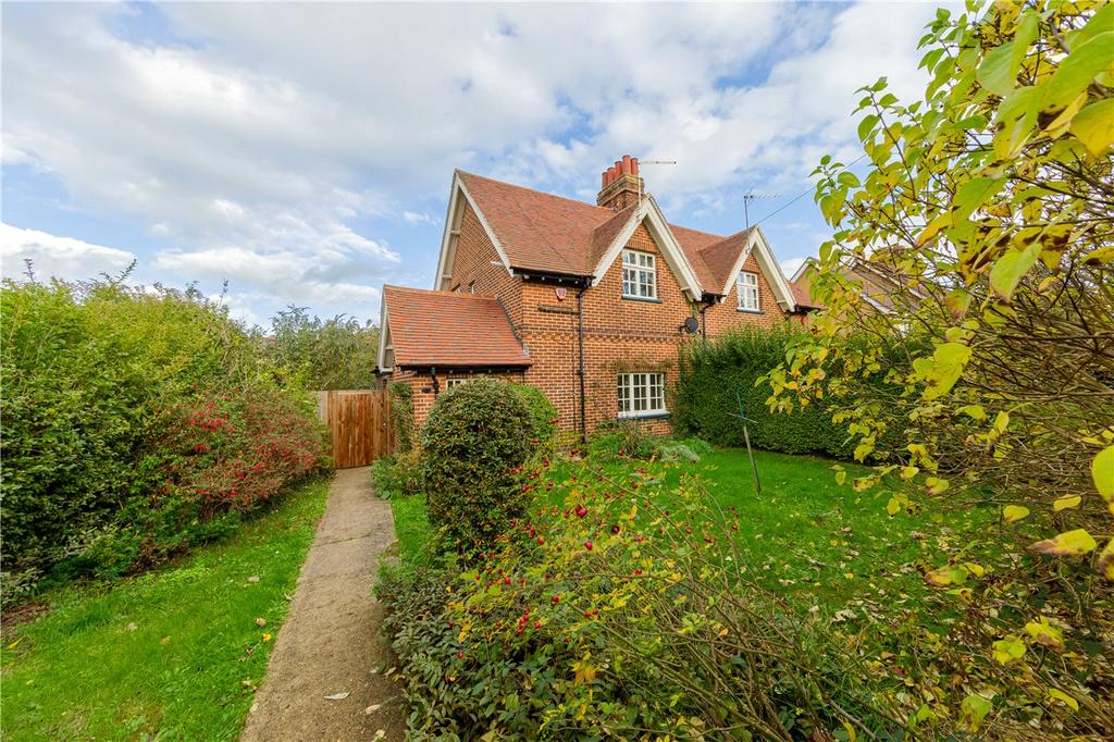 Ground Lane, Hatfield, Hertfordshire 3 bed semidetached house £420,000