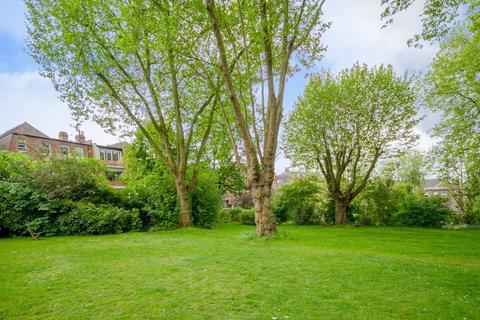 5 bedroom flat for sale - Langland Gardens, Hampstead, London, NW3