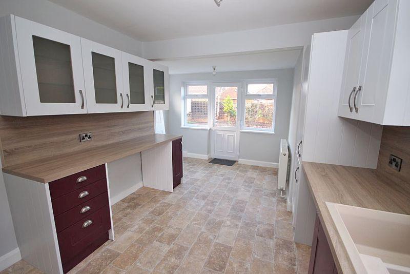 Kitchen photo 2