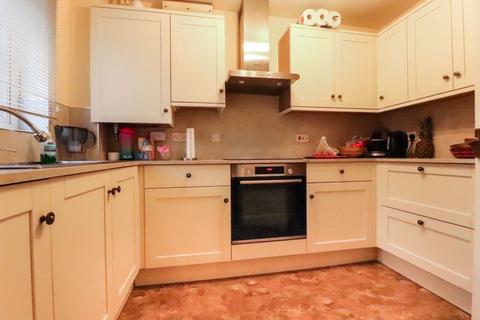 3 bedroom semi-detached house for sale - Leveson Drive, Tipton