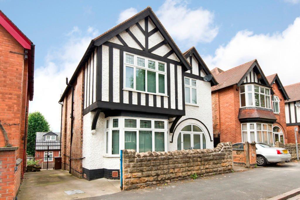 Rolleston Drive, Lenton, Nottingham 8 bed house £5,856 pcm (£1,351 pw)