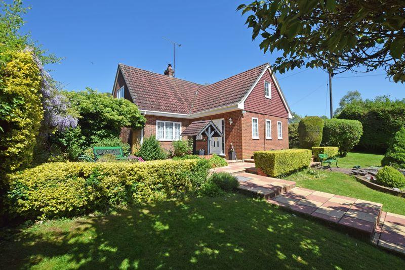 Willis Lane, Four Marks, Alton... 4 bed detached house for sale £850,000