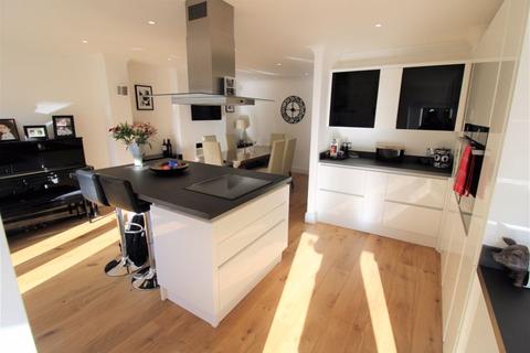 142 Winkworth Road, Banstead, SM7 2QR