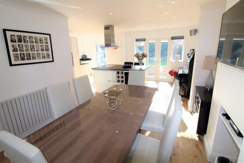 142 Winkworth Road, Banstead, SM7 2QR