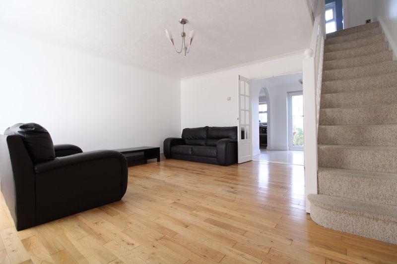 Pomeroy Grove, Luton 3 bed semidetached house for sale £375,000
