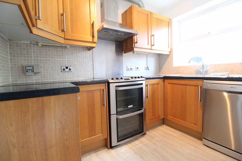 Pomeroy Grove, Luton 3 bed semidetached house for sale £375,000