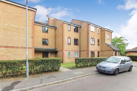 2 bedroom apartment to rent, Danbury Crescent, South Ockendon