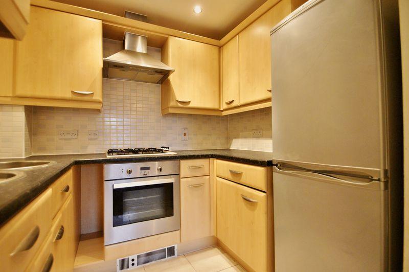 Sandbourne Road, Swindon, Wiltshire. 2 Bed Apartment - £775 Pcm (£179 Pw)