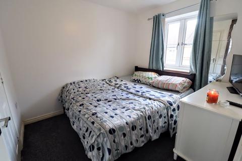 3 bedroom semi-detached house for sale - Cyprus Way, Milton Keynes