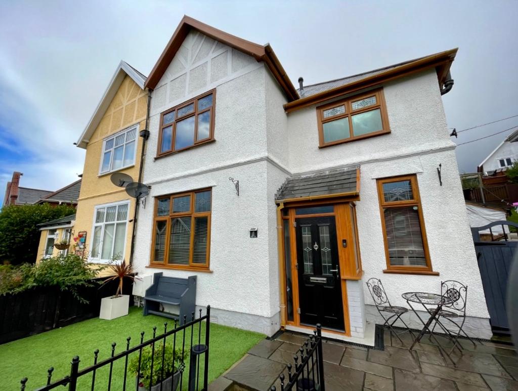 Kelvin Road, Clydach, Swansea 3 bed semidetached house for sale £175,000