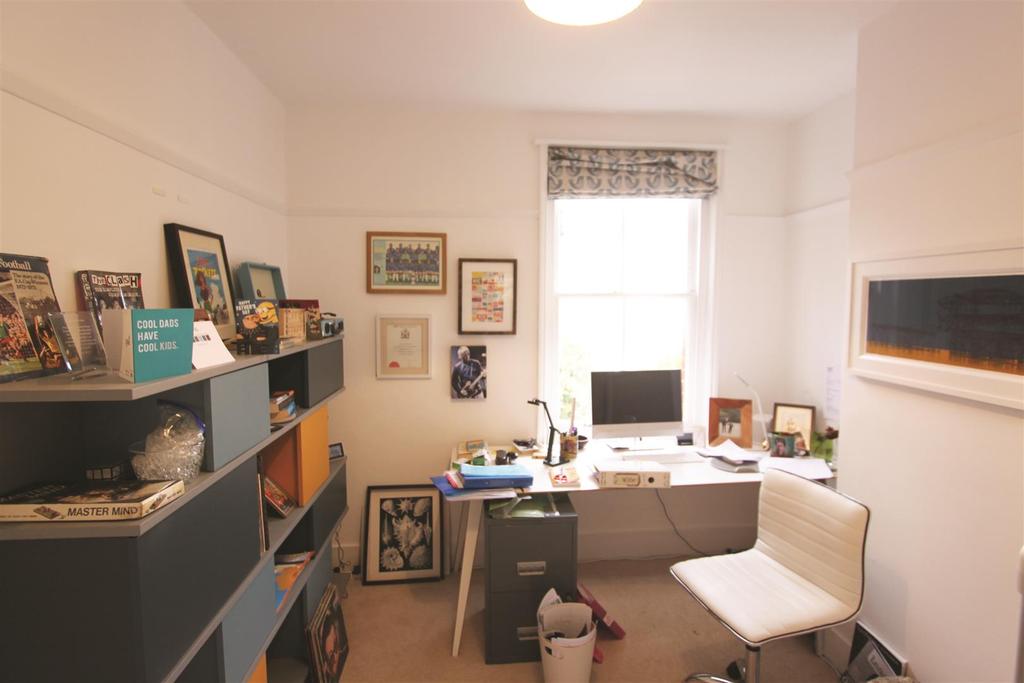 Middle bedroom - 1.jpg