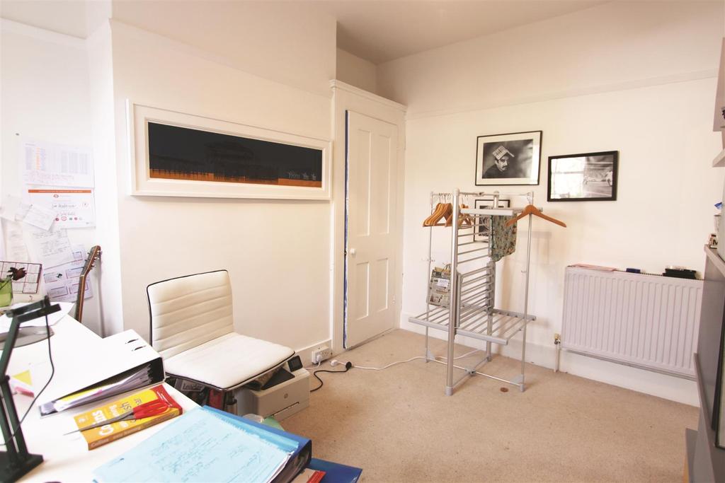 Middle bedroom - 2.jpg