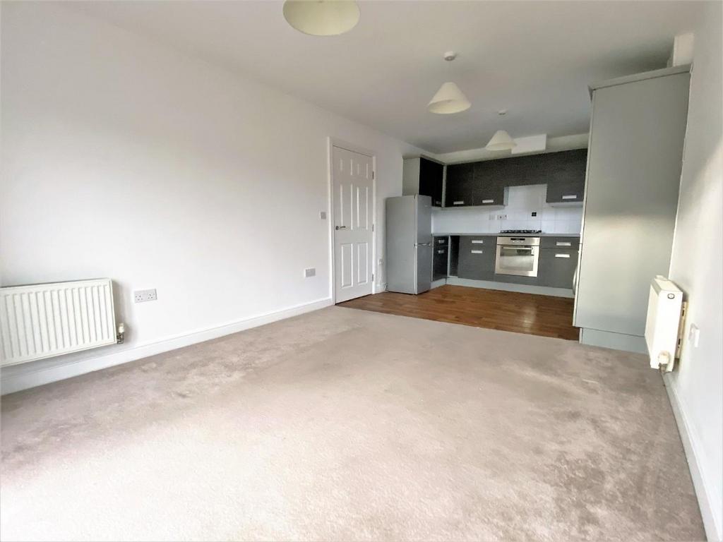Haverhill Grove, Wombwell, Barnsley, S73 0DY 2 bed flat £80,000