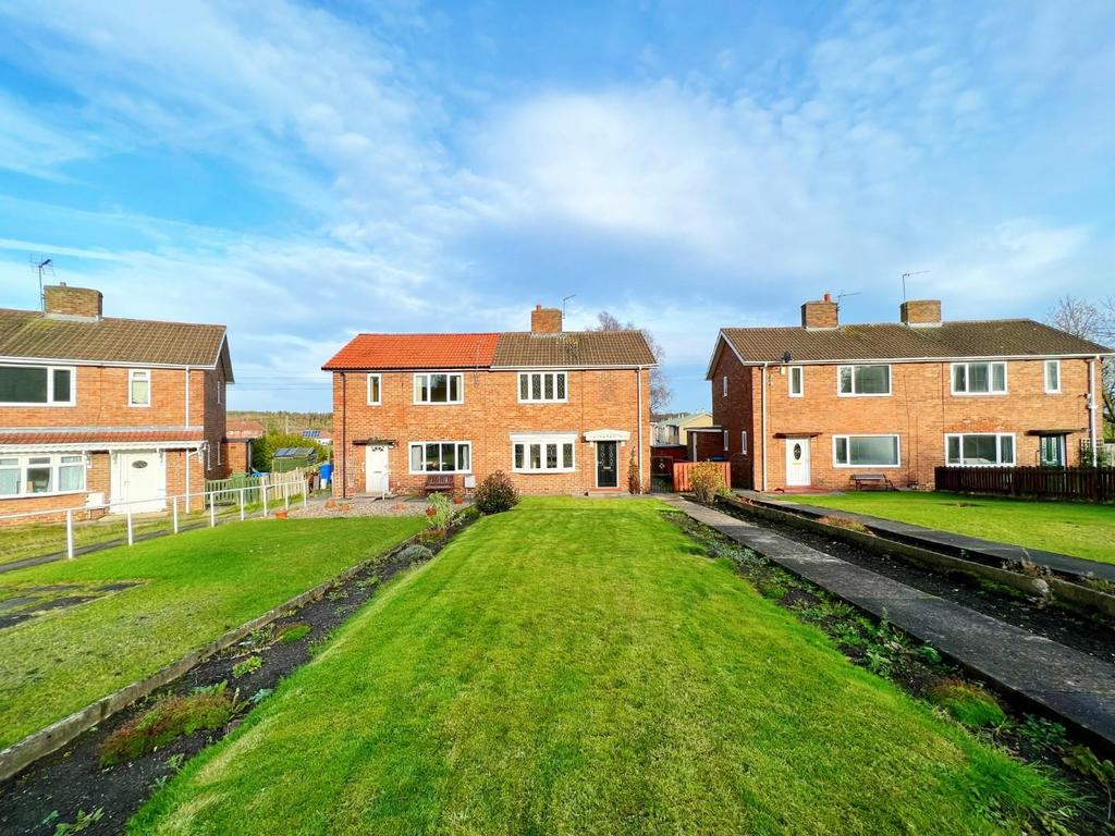Springdale Avenue, Trimdon Station 2 bed semidetached house £450 pcm