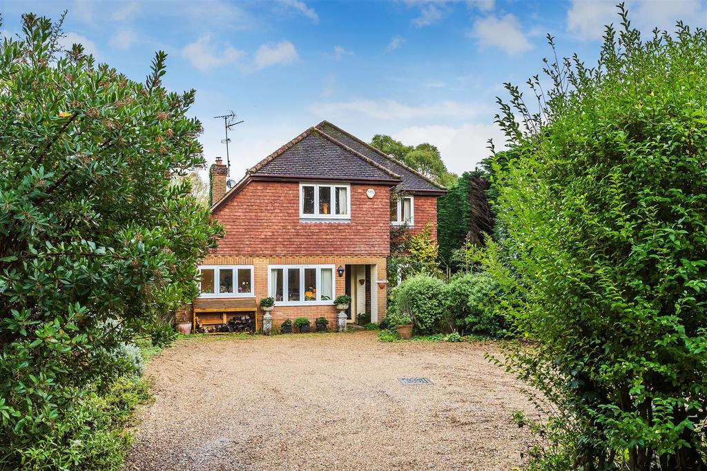 Farthingham Lane, Ewhurst, Cranleigh 5 bed detached house £995,000