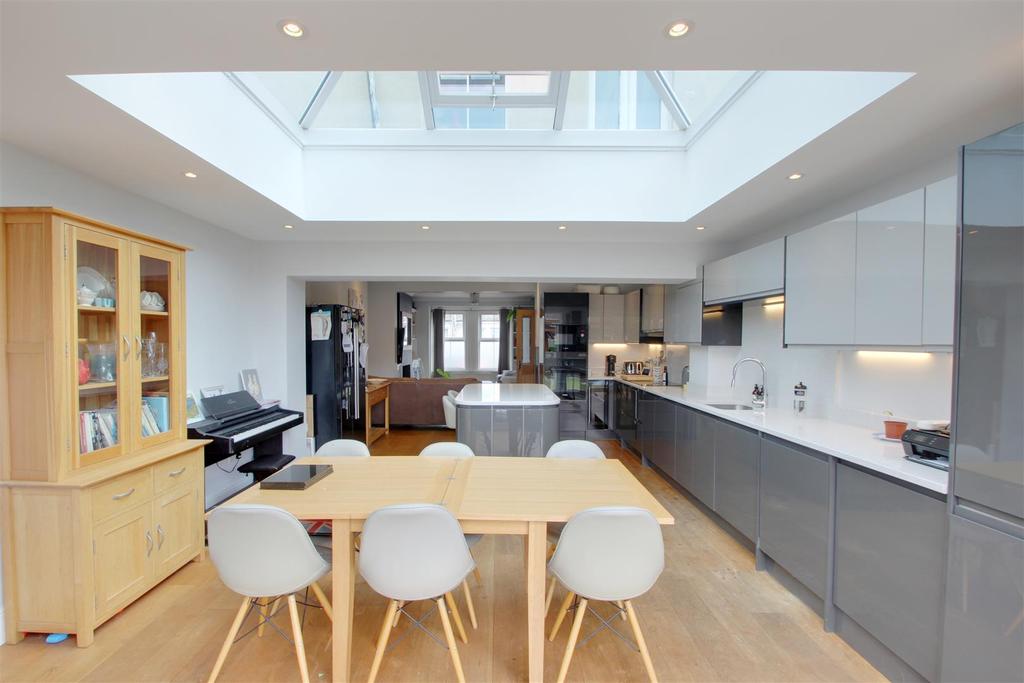Lanfranc Road, Worthing 3 bed end of terrace house £400,000