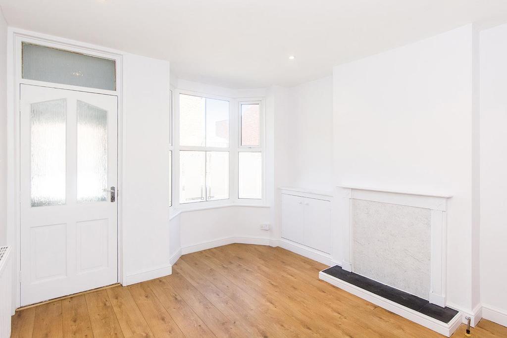 Logan Street, Market Harborough 3 bed house £925 pcm (£213 pw)