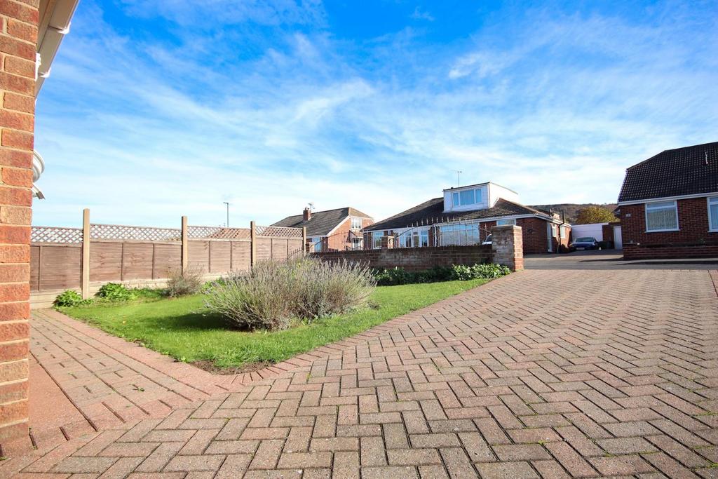 Churchill Road, Eston, Middlesbrough, TS6 9PJ 3 bed semidetached