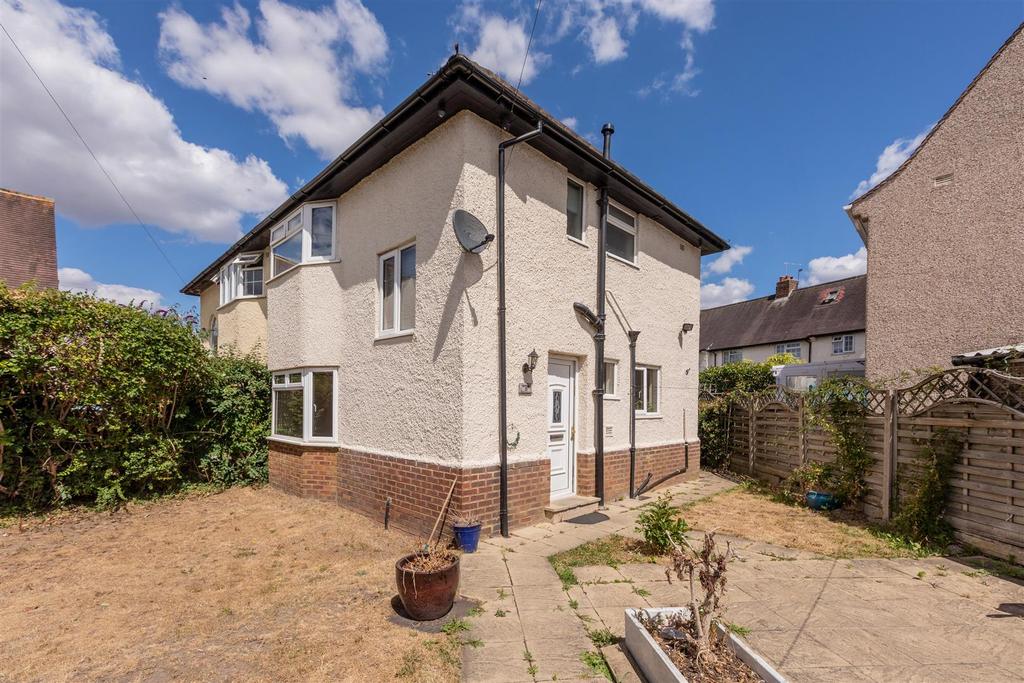 St. Crescent, Cippenham 3 bed semidetached house £1,550 pcm