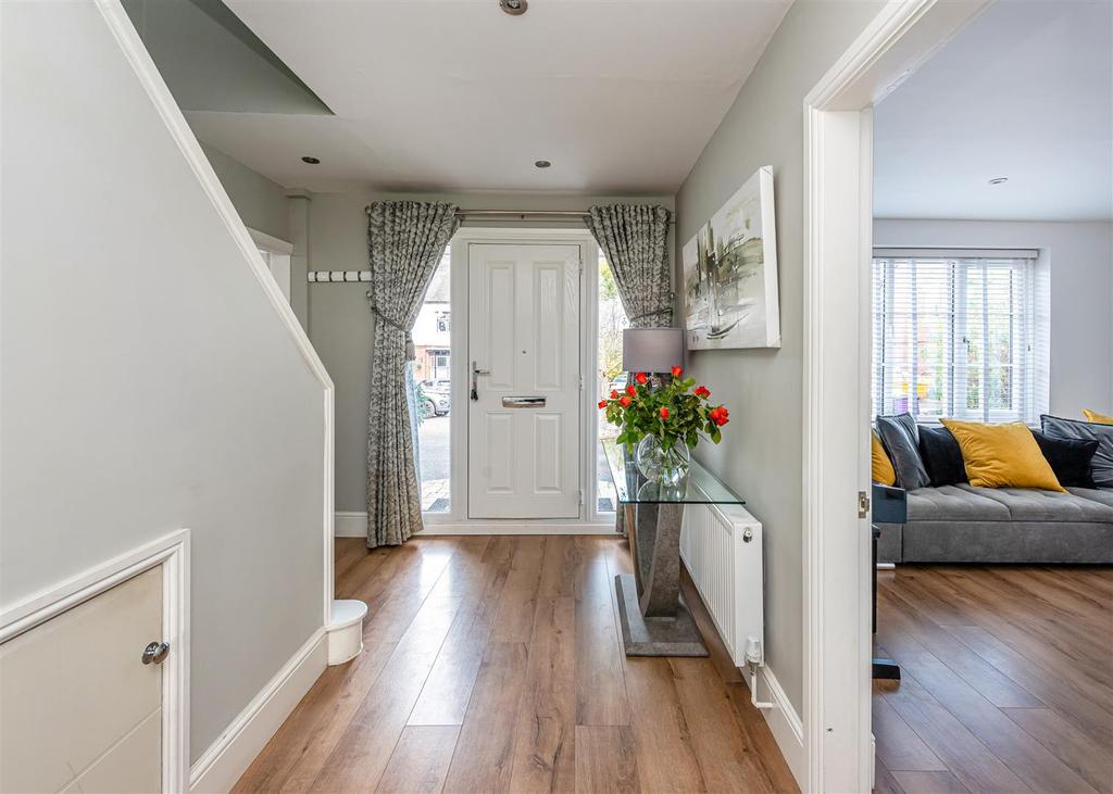 3 Church Hill Road, Stockwell End... 4 bed detached house £695,000