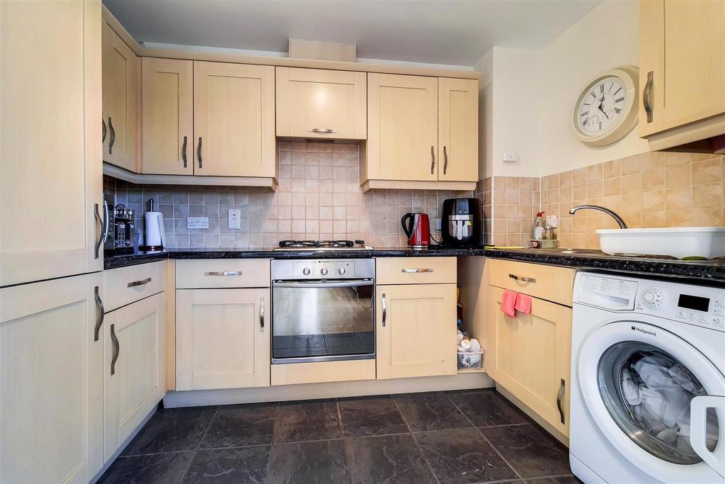 Seawall Court, Barking, Ig11 1 Bed Apartment - £250,000