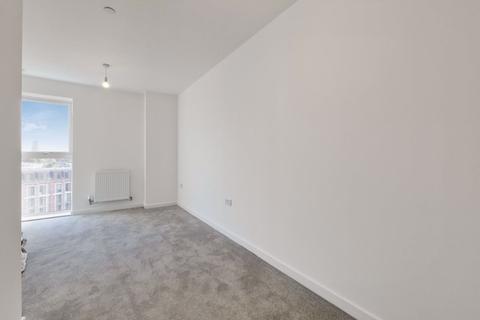 2 bedroom flat to rent - Western Circus, London, W3