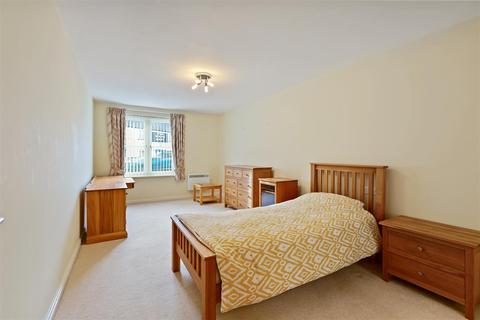 2 bedroom apartment for sale - Imber Court, George Street, Warminster