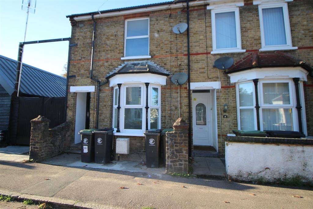 Eastbrook Road, Waltham Abbey 1 bed apartment £995 pcm (£230 pw)