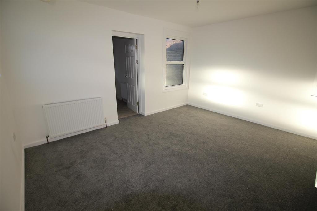 Eastbrook Road, Waltham Abbey 1 bed apartment £995 pcm (£230 pw)