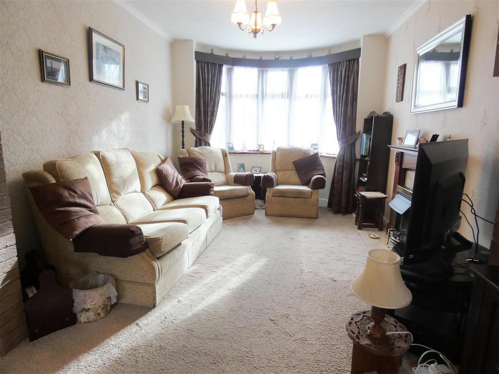 Waddington Avenue, Great Barr, Birmingham 3 bed semidetached house £