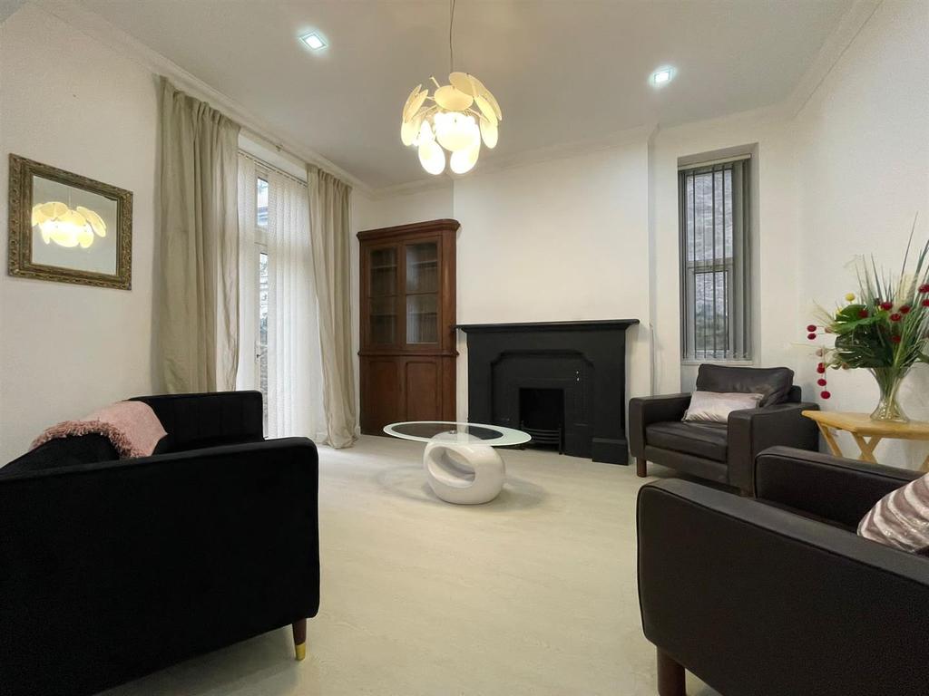 Richmond Road, Cardiff 1 bed flat £825 pcm (£190 pw)
