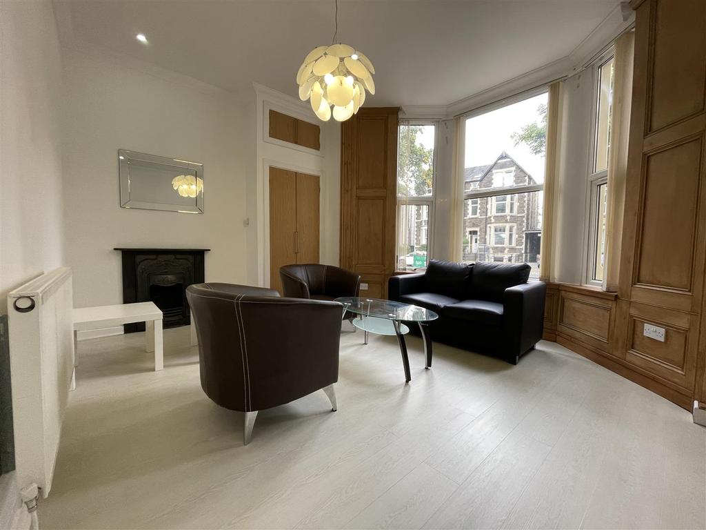 Richmond Road, Cardiff 2 bed flat £950 pcm (£219 pw)