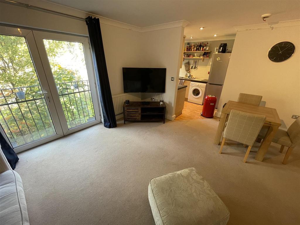 Barlow Moor Road, Manchester 2 bed house £1,050 pcm (£242 pw)