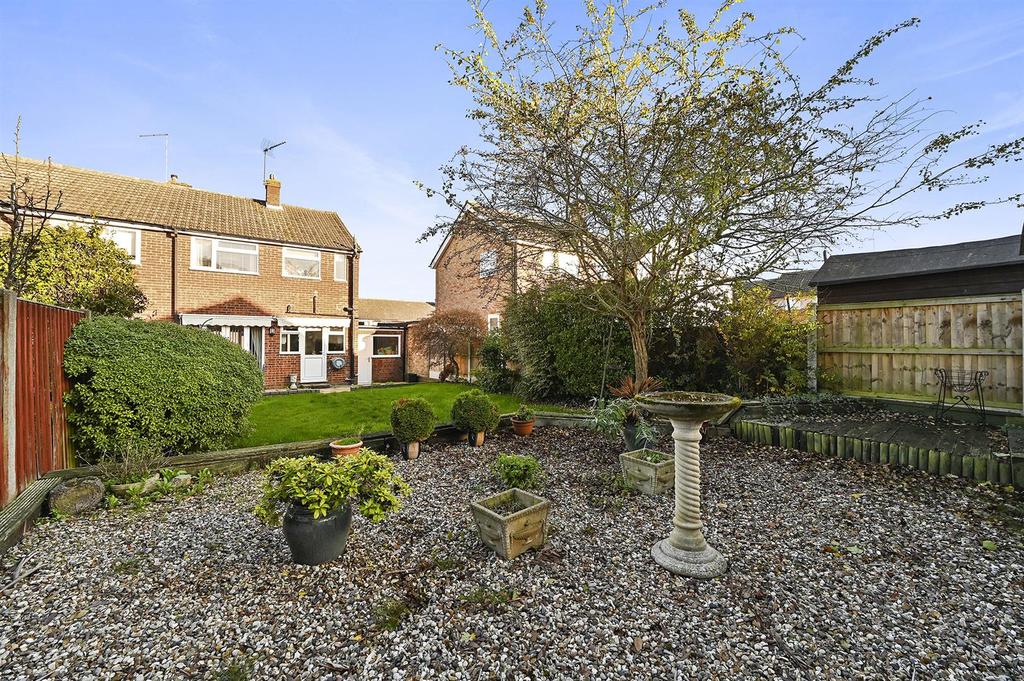 Magnolia Close, Chelmsford 3 bed end of terrace house for sale £410,000