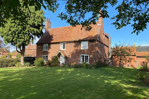 4 bedroom country house for sale, Moorhouse, Newark