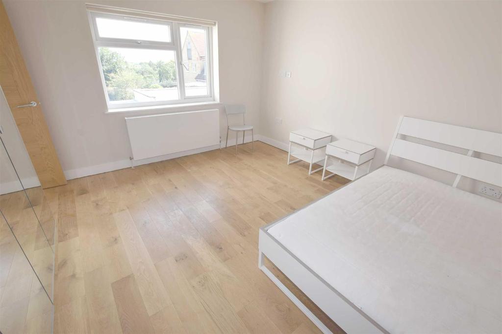 Rosemary Avenue, Finchley House share £950 pcm (£219 pw)