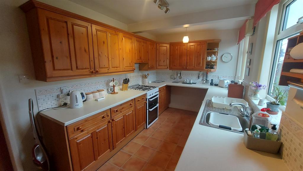 Sefton Avenue, York 3 bed semidetached house for sale £260,000