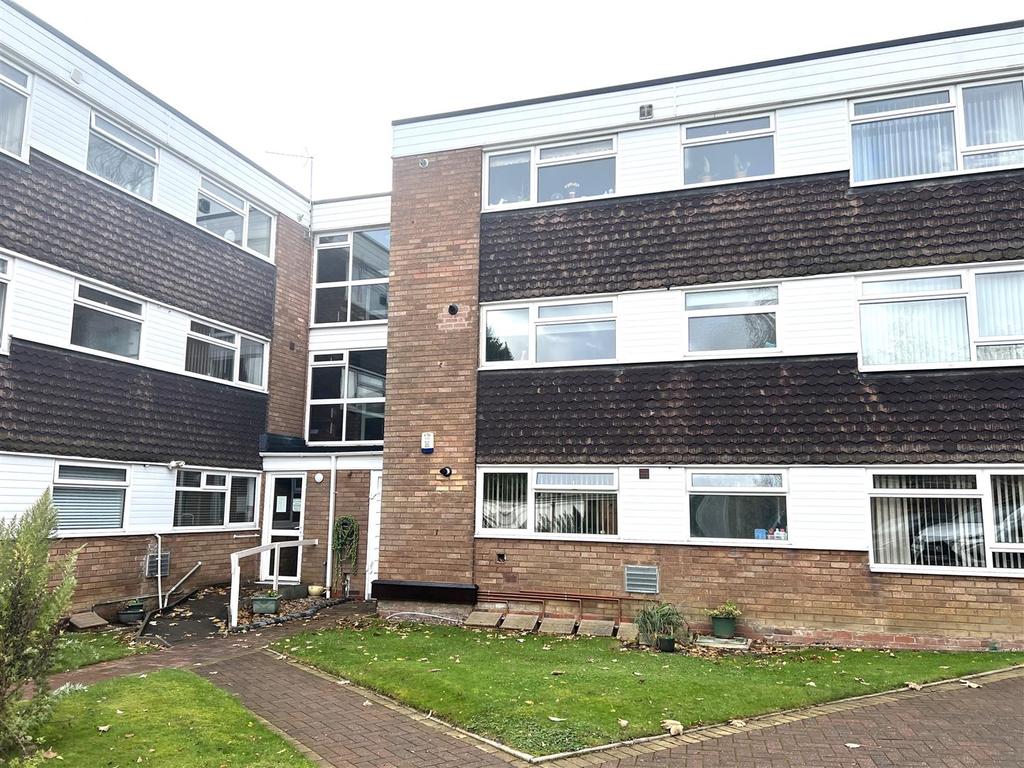 Jesson Close, Walsall 2 bed apartment £750 pcm (£173 pw)