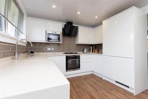 16 Quarryknowe Crescent, Inchture, Perth, PH14 9RH