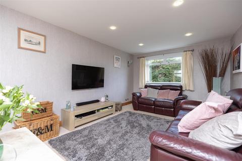 16 Quarryknowe Crescent, Inchture, Perth, PH14 9RH
