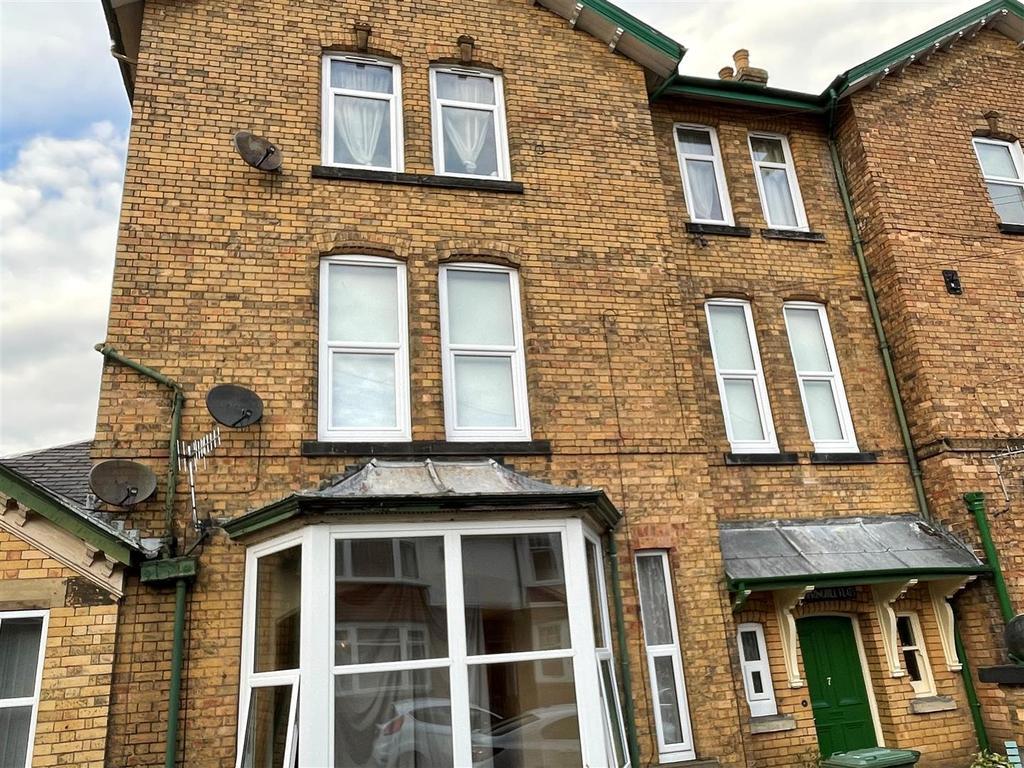 Springhill Road, Scarborough 2 bed flat £550 pcm (£127 pw)